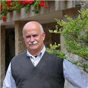 Profesor con 20 años de experiencia en docencia